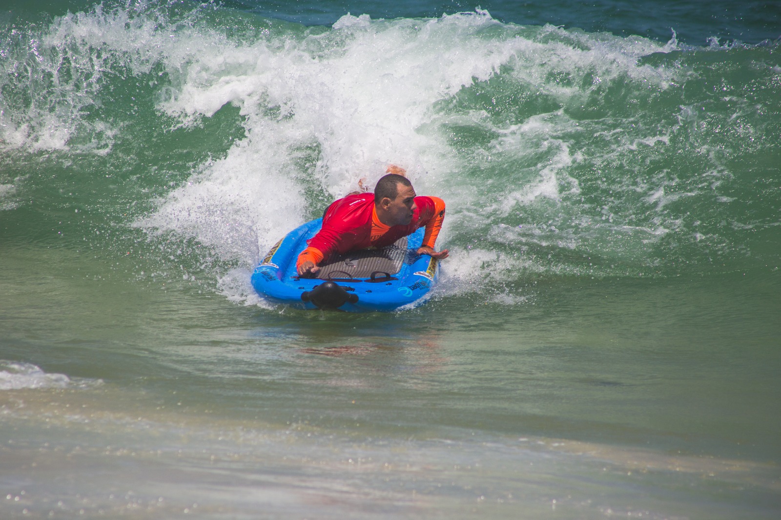 Leia mais sobre o artigo Praia Para Todos realiza Torneio de Parasurf na praia do Recreio