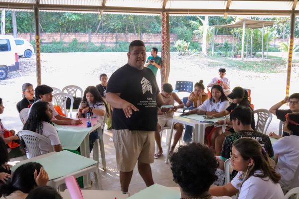 Liderança jovem e o papela na educação indígena - Foto Rosana Brito Xavier