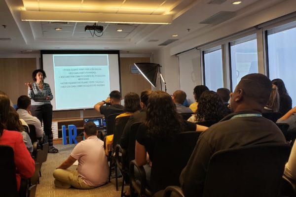 foto palestra andres lopes sobre dia da consciencia negra na h.strattner